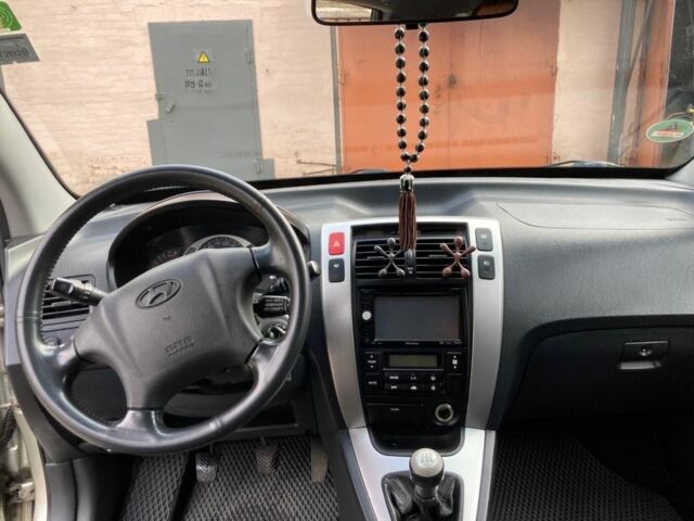 Зеленый Хендай Туксон, объемом двигателя 2 л и пробегом 230 тыс. км за 6950 $, фото 3 на Automoto.ua