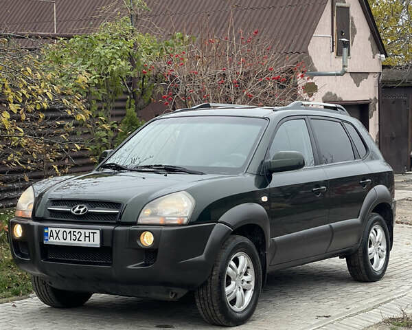 Зеленый Хендай Туксон, объемом двигателя 1.98 л и пробегом 261 тыс. км за 7499 $, фото 22 на Automoto.ua
