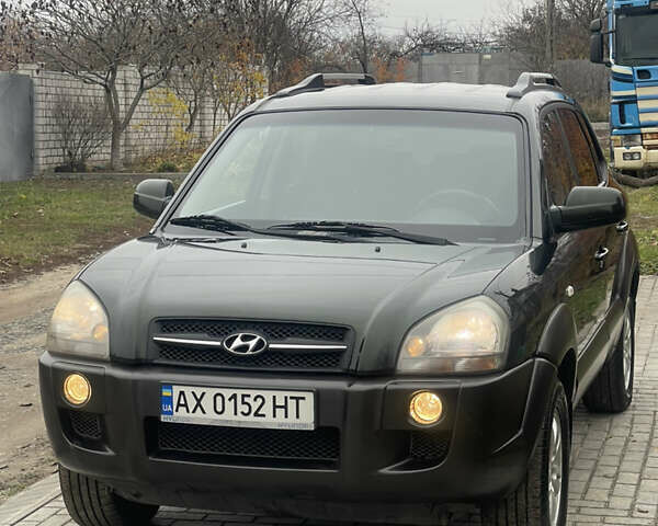 Зеленый Хендай Туксон, объемом двигателя 1.98 л и пробегом 261 тыс. км за 7499 $, фото 8 на Automoto.ua