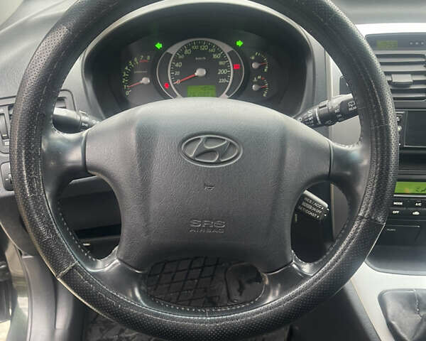 Зеленый Хендай Туксон, объемом двигателя 1.98 л и пробегом 261 тыс. км за 7499 $, фото 100 на Automoto.ua