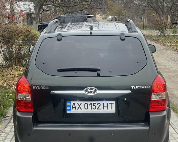 Зеленый Хендай Туксон, объемом двигателя 1.98 л и пробегом 261 тыс. км за 7499 $, фото 51 на Automoto.ua