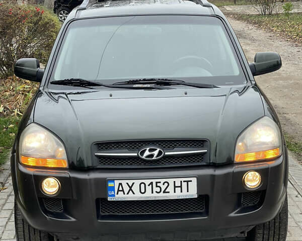 Зеленый Хендай Туксон, объемом двигателя 1.98 л и пробегом 261 тыс. км за 7499 $, фото 21 на Automoto.ua