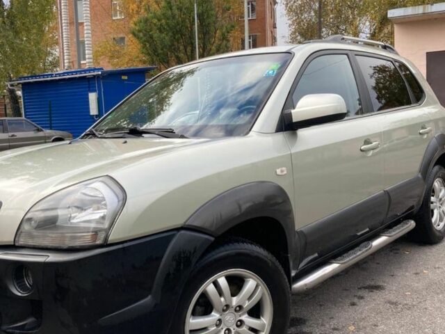 Зеленый Хендай Туксон, объемом двигателя 2 л и пробегом 230 тыс. км за 6950 $, фото 2 на Automoto.ua