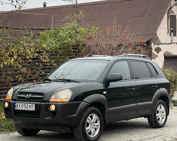 Зеленый Хендай Туксон, объемом двигателя 1.98 л и пробегом 261 тыс. км за 7499 $, фото 11 на Automoto.ua