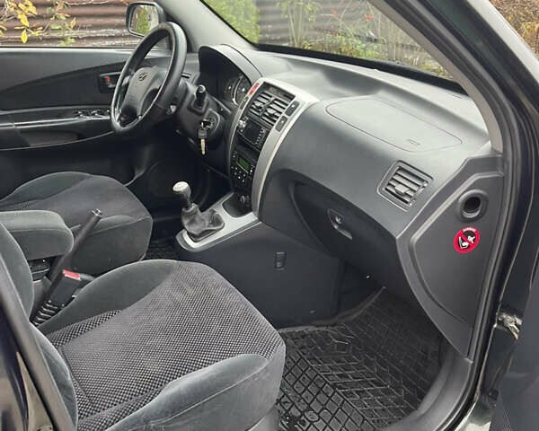 Зеленый Хендай Туксон, объемом двигателя 1.98 л и пробегом 261 тыс. км за 7499 $, фото 134 на Automoto.ua