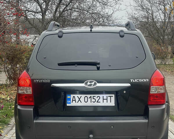 Зеленый Хендай Туксон, объемом двигателя 1.98 л и пробегом 261 тыс. км за 7499 $, фото 50 на Automoto.ua