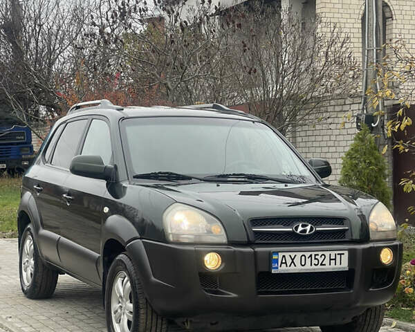 Зеленый Хендай Туксон, объемом двигателя 1.98 л и пробегом 261 тыс. км за 7499 $, фото 7 на Automoto.ua