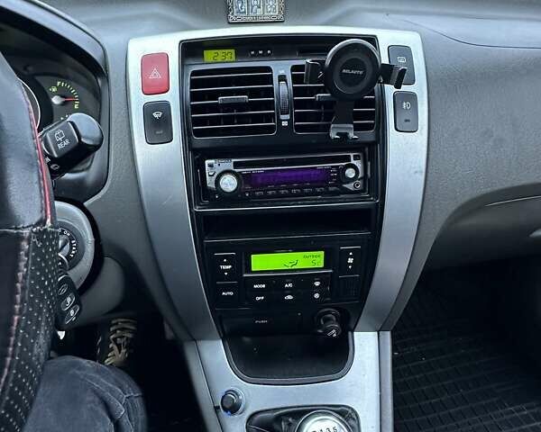 Зеленый Хендай Туксон, объемом двигателя 2 л и пробегом 190 тыс. км за 8450 $, фото 32 на Automoto.ua