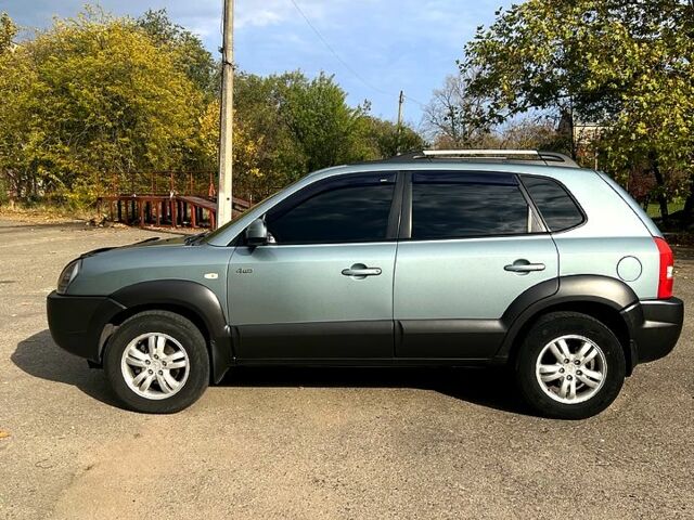 Хендай Туксон 2006 у Миколаєві на Automoto.ua Зелений Хендай Туксон, об'ємом двигуна 2 л та пробігом 270 тис. км за 7500 $, фото 3 на Automoto.ua