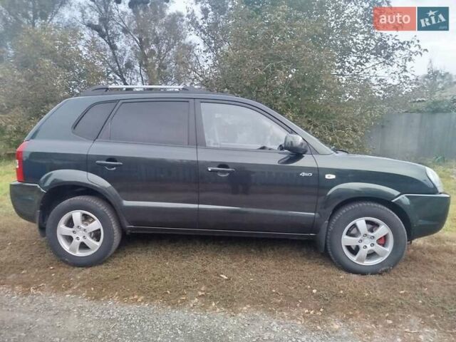 Зеленый Хендай Туксон, объемом двигателя 1.98 л и пробегом 310 тыс. км за 6200 $, фото 9 на Automoto.ua