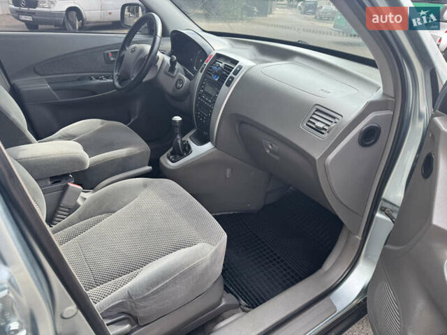 Зелений Хендай Туксон, об'ємом двигуна 1.98 л та пробігом 234 тис. км за 7800 $, фото 11 на Automoto.ua