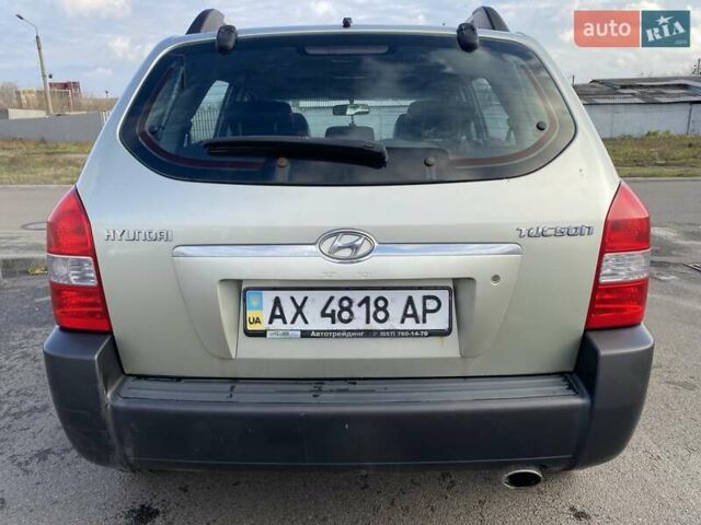 Зелений Хендай Туксон, об'ємом двигуна 1.98 л та пробігом 330 тис. км за 7000 $, фото 9 на Automoto.ua