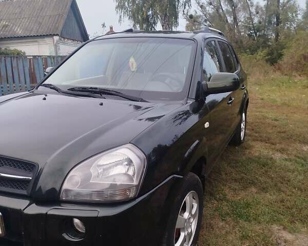 Зеленый Хендай Туксон, объемом двигателя 1.98 л и пробегом 310 тыс. км за 6200 $, фото 7 на Automoto.ua