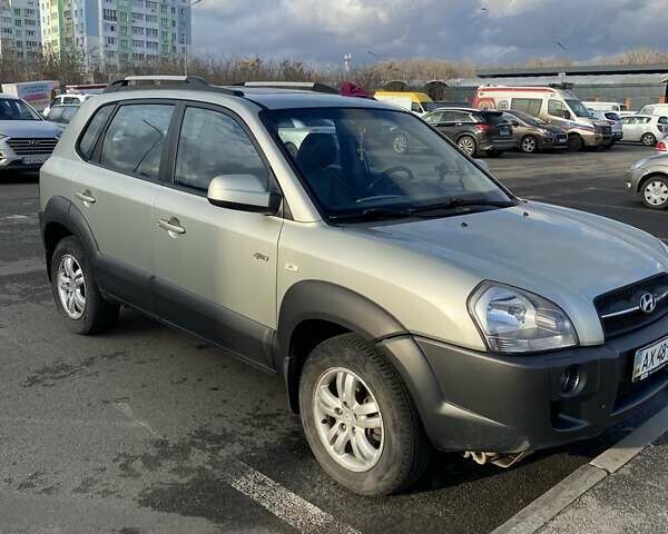 Зелений Хендай Туксон, об'ємом двигуна 1.98 л та пробігом 330 тис. км за 7000 $, фото 10 на Automoto.ua