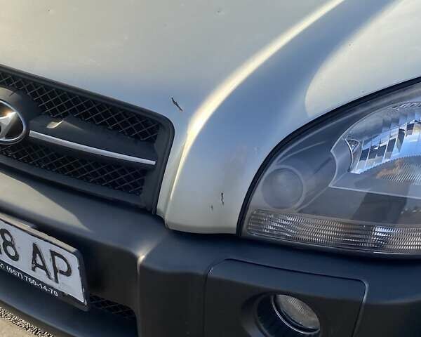 Зелений Хендай Туксон, об'ємом двигуна 1.98 л та пробігом 330 тис. км за 7000 $, фото 14 на Automoto.ua