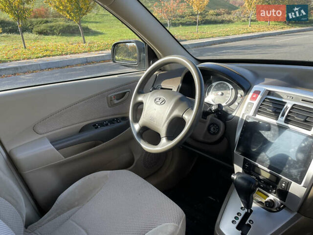 Зеленый Хендай Туксон, объемом двигателя 1.99 л и пробегом 208 тыс. км за 7600 $, фото 9 на Automoto.ua