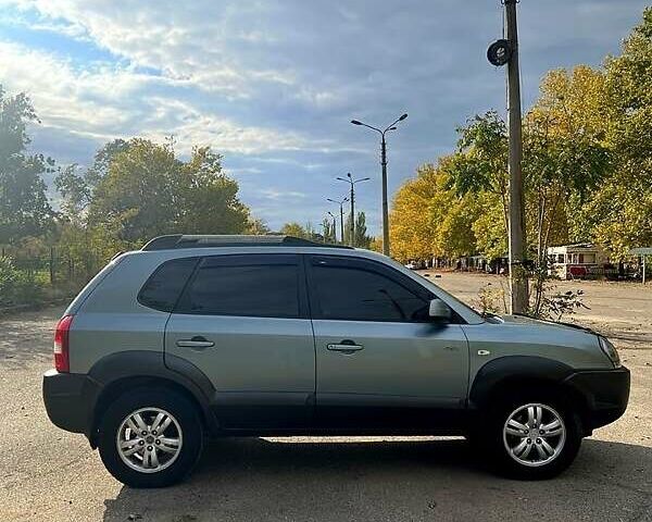 Хендай Туксон 2006 в Николаеве на Automoto.ua Зеленый Хендай Туксон, объемом двигателя 2 л и пробегом 270 тыс. км за 7500 $, фото 3 на Automoto.ua
