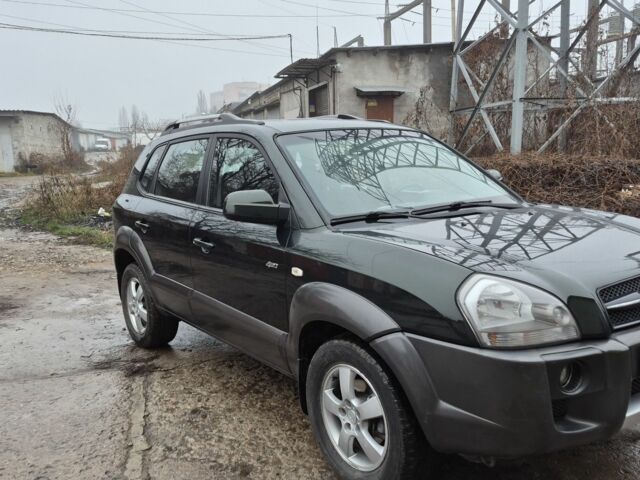 Зеленый Хендай Туксон, объемом двигателя 2 л и пробегом 241 тыс. км за 6900 $, фото 1 на Automoto.ua
