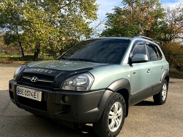 Хендай Туксон 2006 у Миколаєві на Automoto.ua Зелений Хендай Туксон, об'ємом двигуна 2 л та пробігом 270 тис. км за 7500 $, фото 1 на Automoto.ua