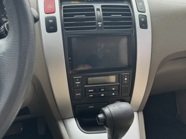 Зеленый Хендай Туксон, объемом двигателя 2.7 л и пробегом 250 тыс. км за 7850 $, фото 14 на Automoto.ua