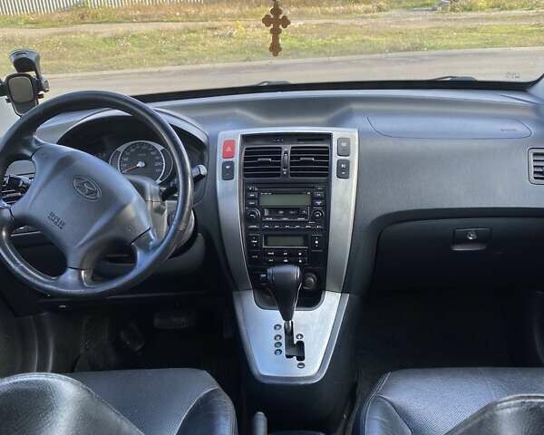 Зелений Хендай Туксон, об'ємом двигуна 1.98 л та пробігом 330 тис. км за 7000 $, фото 18 на Automoto.ua