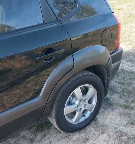 Зеленый Хендай Туксон, объемом двигателя 2 л и пробегом 138 тыс. км за 8500 $, фото 2 на Automoto.ua