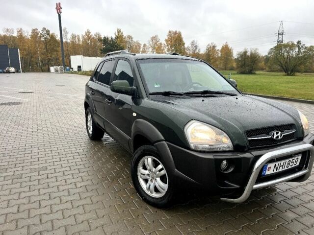 Хендай Туксон 2006 в Софиевке на Automoto.ua Зеленый Хендай Туксон, объемом двигателя 2 л и пробегом 280 тыс. км за 4300 $, фото 1 на Automoto.ua