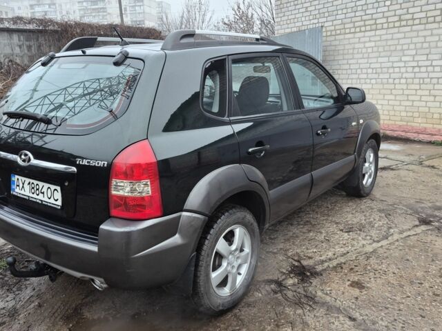 Зеленый Хендай Туксон, объемом двигателя 2 л и пробегом 241 тыс. км за 6900 $, фото 3 на Automoto.ua