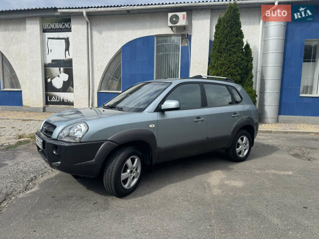 Хендай Туксон 2006 в Николаеве на Automoto.ua Зеленый Хендай Туксон, объемом двигателя 1.98 л и пробегом 234 тыс. км за 7700 $, фото 1 на Automoto.ua