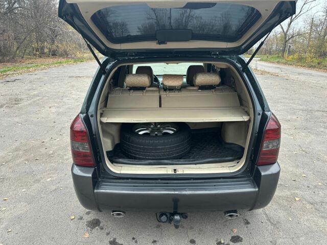 Зеленый Хендай Туксон, объемом двигателя 2.7 л и пробегом 250 тыс. км за 7850 $, фото 13 на Automoto.ua