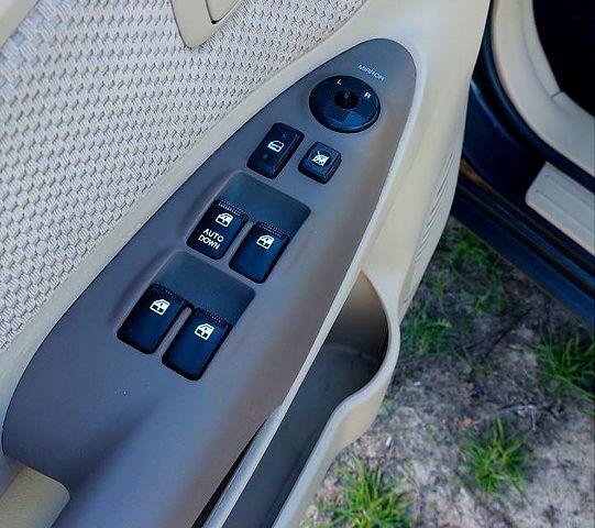 Зелений Хендай Туксон, об'ємом двигуна 2 л та пробігом 137 тис. км за 8500 $, фото 12 на Automoto.ua