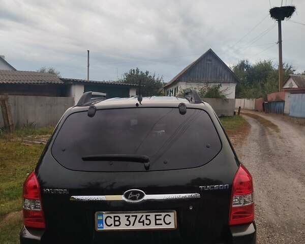Зеленый Хендай Туксон, объемом двигателя 1.98 л и пробегом 310 тыс. км за 6200 $, фото 1 на Automoto.ua