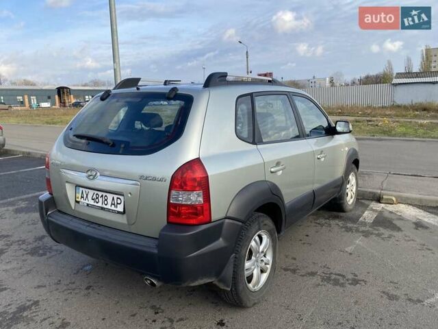 Зелений Хендай Туксон, об'ємом двигуна 1.98 л та пробігом 330 тис. км за 7000 $, фото 6 на Automoto.ua