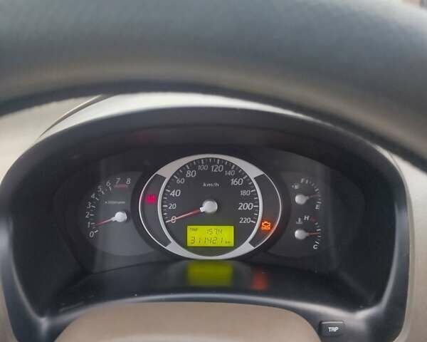 Зеленый Хендай Туксон, объемом двигателя 1.98 л и пробегом 310 тыс. км за 6200 $, фото 15 на Automoto.ua