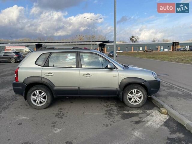 Зелений Хендай Туксон, об'ємом двигуна 1.98 л та пробігом 330 тис. км за 7000 $, фото 2 на Automoto.ua