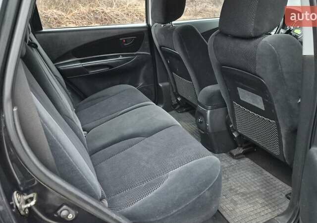 Зеленый Хендай Туксон, объемом двигателя 1.98 л и пробегом 241 тыс. км за 6900 $, фото 10 на Automoto.ua