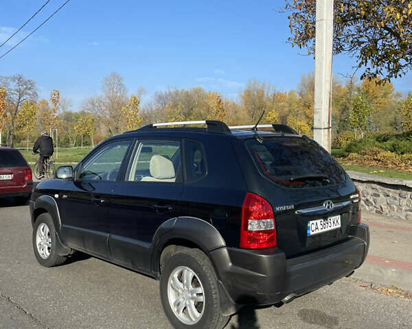 Зеленый Хендай Туксон, объемом двигателя 1.99 л и пробегом 208 тыс. км за 7600 $, фото 4 на Automoto.ua