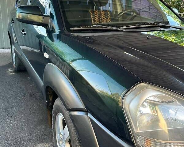 Зелений Хендай Туксон, об'ємом двигуна 1.98 л та пробігом 188 тис. км за 7900 $, фото 1 на Automoto.ua