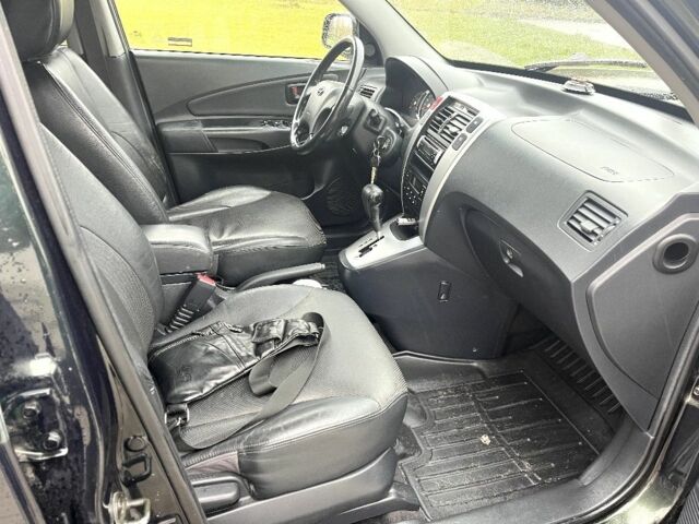 Хендай Туксон 2006 в Софиевке на Automoto.ua Зеленый Хендай Туксон, объемом двигателя 2 л и пробегом 280 тыс. км за 4300 $, фото 6 на Automoto.ua