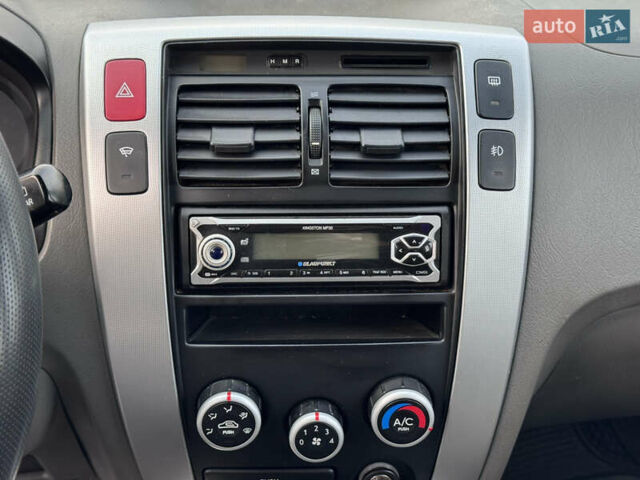 Хендай Туксон 2006 в Полтаве на Automoto.ua Зеленый Хендай Туксон, объемом двигателя 2 л и пробегом 221 тыс. км за 8299 $, фото 19 на Automoto.ua