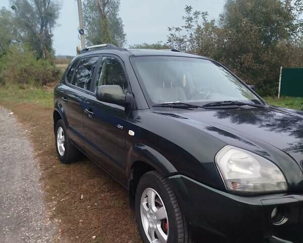 Зеленый Хендай Туксон, объемом двигателя 1.98 л и пробегом 310 тыс. км за 6200 $, фото 6 на Automoto.ua