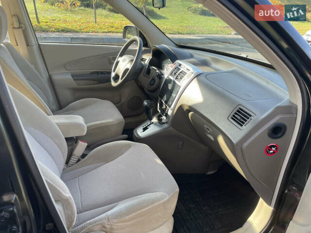 Зеленый Хендай Туксон, объемом двигателя 1.99 л и пробегом 208 тыс. км за 7600 $, фото 6 на Automoto.ua