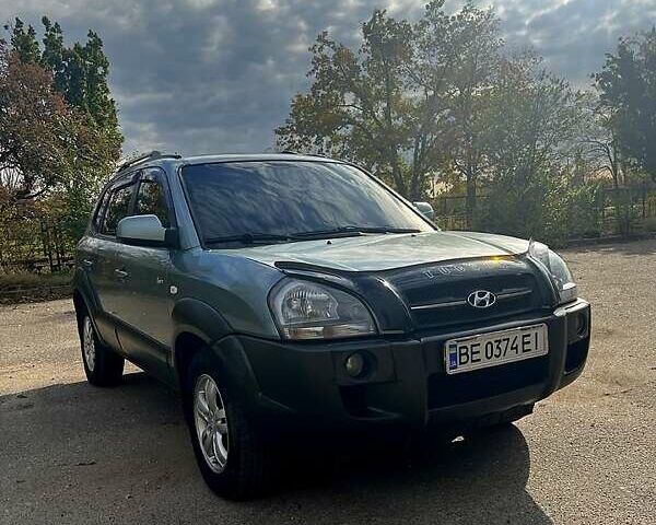 Хендай Туксон 2006 в Николаеве на Automoto.ua Зеленый Хендай Туксон, объемом двигателя 2 л и пробегом 270 тыс. км за 7500 $, фото 1 на Automoto.ua
