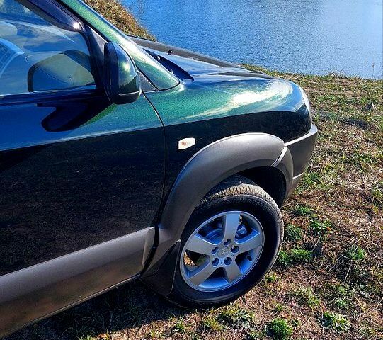 Зелений Хендай Туксон, об'ємом двигуна 2 л та пробігом 137 тис. км за 8500 $, фото 8 на Automoto.ua