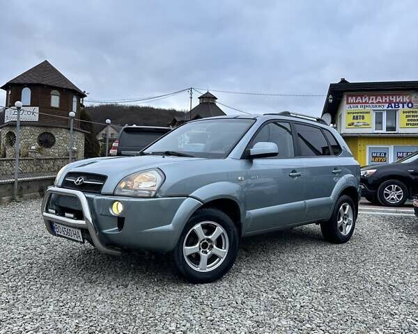 Зеленый Хендай Туксон, объемом двигателя 2 л и пробегом 190 тыс. км за 8450 $, фото 3 на Automoto.ua