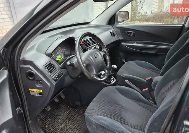 Зеленый Хендай Туксон, объемом двигателя 1.98 л и пробегом 241 тыс. км за 6900 $, фото 7 на Automoto.ua