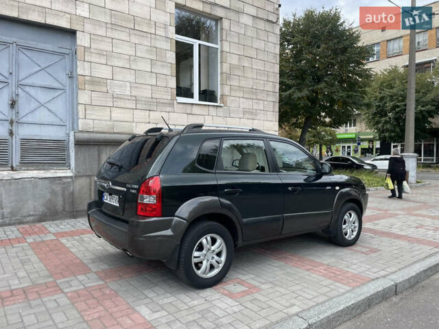 Зеленый Хендай Туксон, объемом двигателя 1.99 л и пробегом 205 тыс. км за 7200 $, фото 4 на Automoto.ua