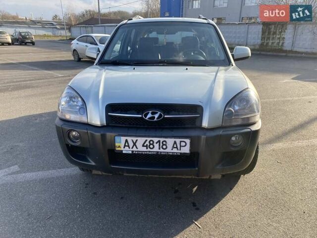 Зелений Хендай Туксон, об'ємом двигуна 1.98 л та пробігом 330 тис. км за 7000 $, фото 3 на Automoto.ua