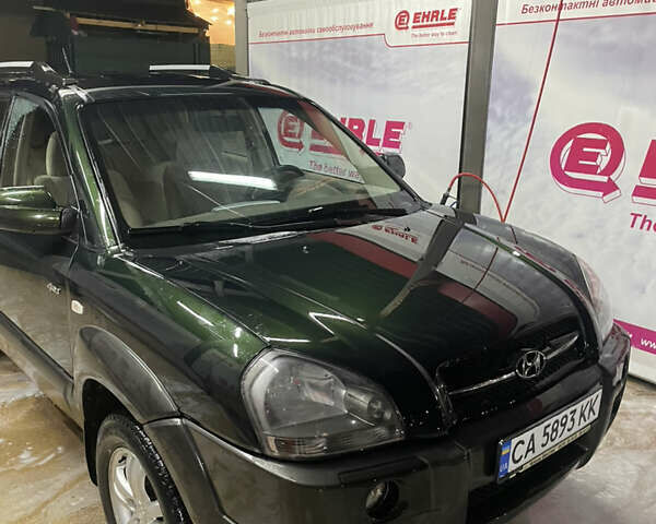 Зеленый Хендай Туксон, объемом двигателя 1.99 л и пробегом 208 тыс. км за 7600 $, фото 11 на Automoto.ua