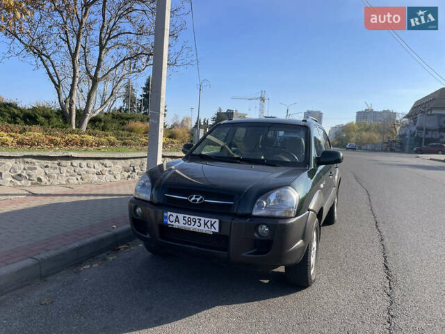 Зеленый Хендай Туксон, объемом двигателя 1.99 л и пробегом 208 тыс. км за 7600 $, фото 1 на Automoto.ua